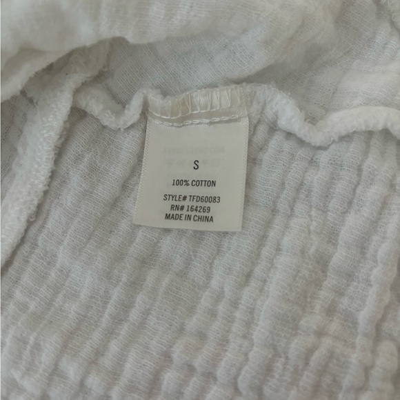 Francesca’s white blouse top - Picture 3 of 4